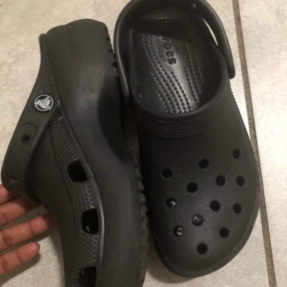 Black Crocs - Picture 3 of 4
